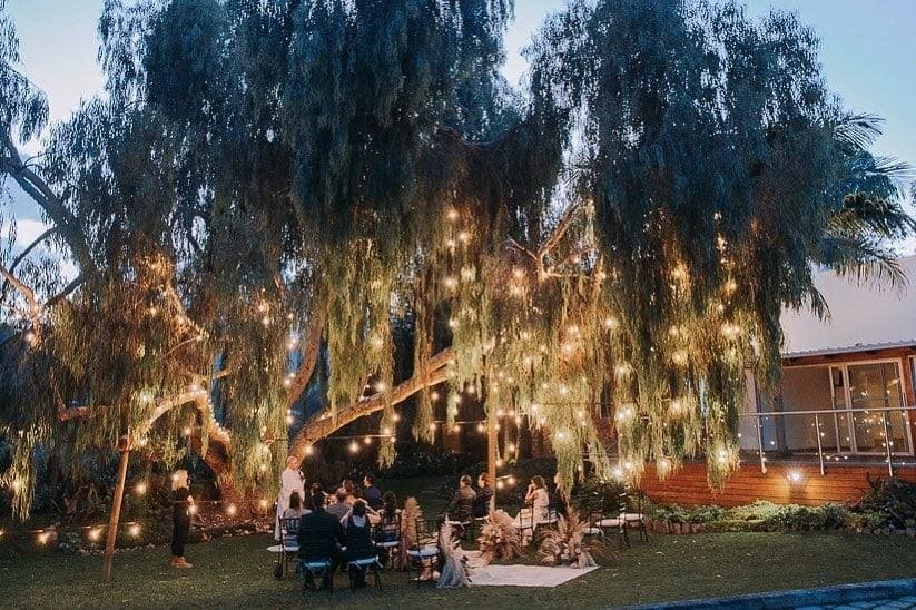 5 decoration tips for an outdoor night wedding.