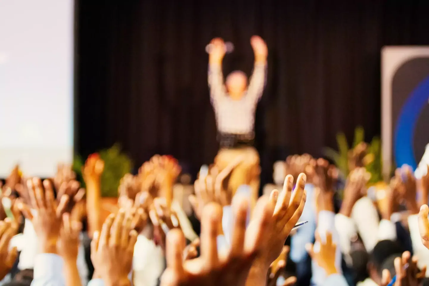 Cómo motivar y retener talento con eventos de incentivos para empleados