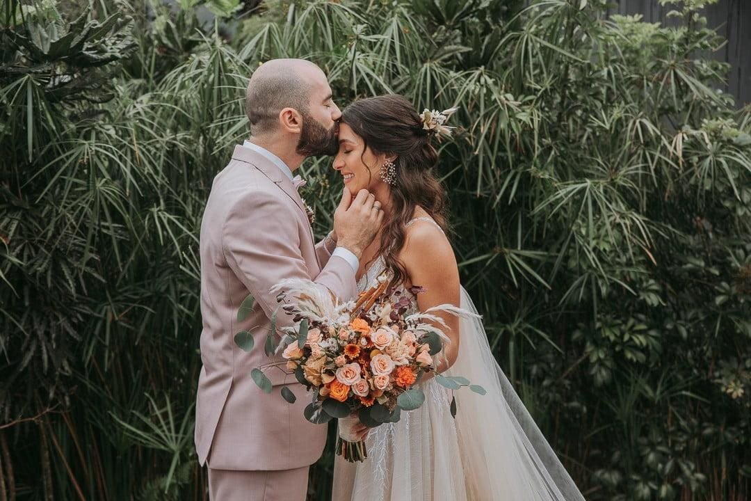 How to pose for Wedding photos with the best angles