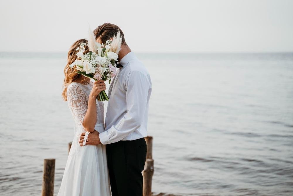 Learn how to organize your wedding on the beach