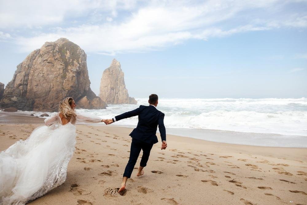 Pareja de novios en la playa | Wink Events