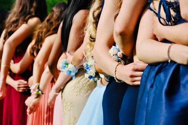Vestidos de noche elegantes: para brillar durante la celebración